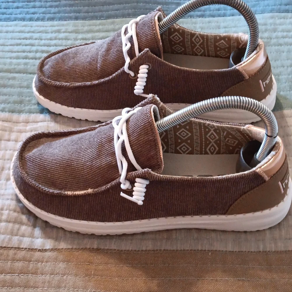 NWOT Hey Dude Wendy Corduroy Chestnut - Picture 5 of 16